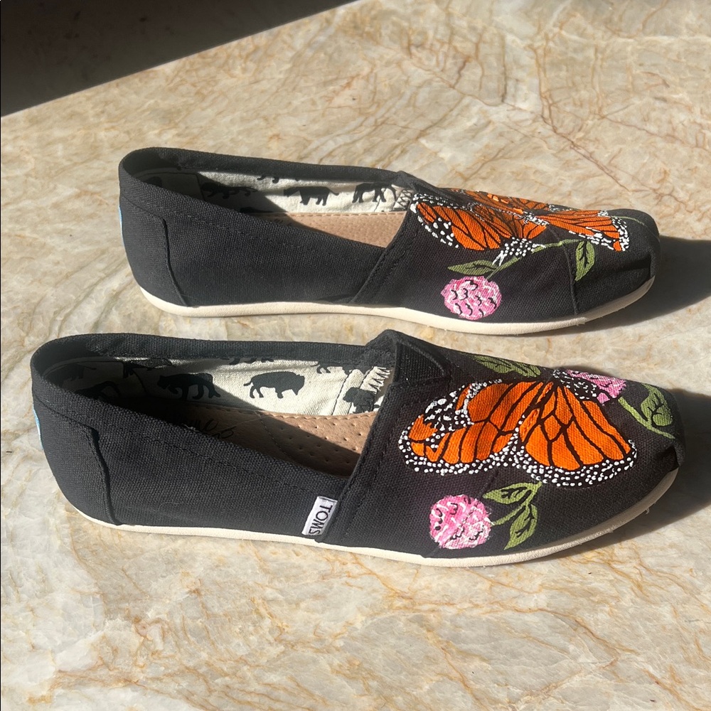 Hand painted TOMS with Monarch Butterfly design - Picture 5 of 7